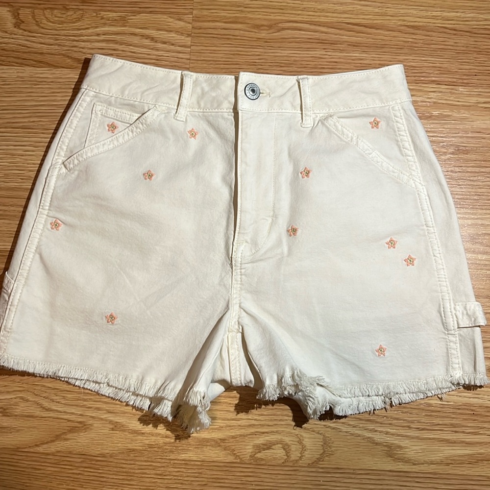 NWT AMERICAN EAGLE SHORTS SZ 0 cream/peachy-pink flowers 🌸